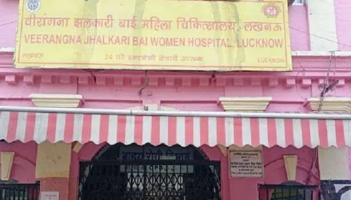 लखनऊ: झलकारी बाई महिला अस्पताल में दिखा पांच फीट लंबा अजगर! मचा हड़कंप…अस्पताल प्रशासन कर रहा इंकार