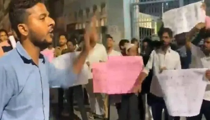 आजमगढ़: नुपूर शर्मा के खिलाफ ‘सिर तन से जुदा के नारे’ लगवाने वाले छात्रनेता को पुलिस ने किया गिरफ्तार