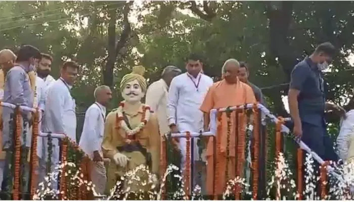 मेरठ पहुंचे मुख्यमंत्री योगी, आजादी की अलख जगाने वाले वीर सपूतों को किया नमन