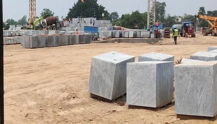 अयोध्या: श्रीराम मंदिर निर्माण समिति की बैठक में बारिश से पहले रिटेनिंग वॉल को पूरा करने के दिये गये निर्देश