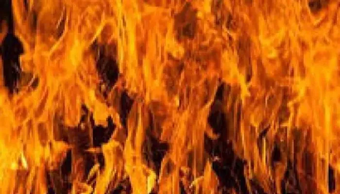 बहराइच: रंजिश में लगाई आग, तीन मकान जलकर राख, लाखों का हुआ नुकसान