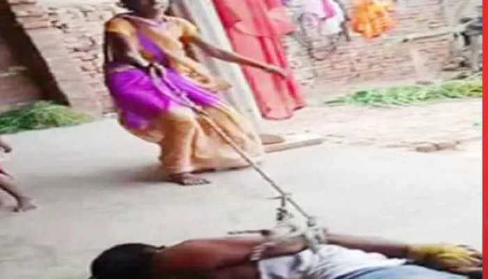 इटावा: शराबी पति को पत्नी ने सिखाया सबक, खंभे से बांधकर पीटा