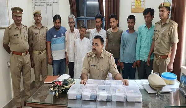 मुरादाबाद: छापेमारी में सटोरियों से 14,450 रुपये बरामद, सात गिरफ्तार