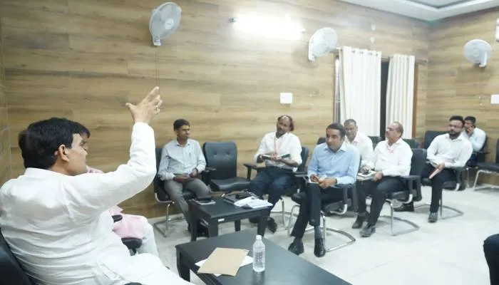 विकास कार्यों की समीक्षा बैठक के दौरान बोले ऊर्जा मंत्री- अयोध्या को बिजली कटौती से मुक्त रखें