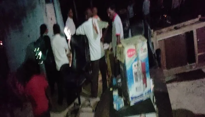 बहराइच: अज्ञात कारणों से कूलर की दुकान में लगी आग, लाखों का नुकसान