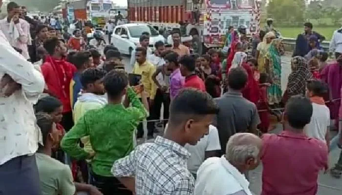 बहराइच: मगरमच्छ के हमले से नाराज ग्रामीणों ने लगाया बरेली-बस्ती हाइवे पर जाम, पांच किमी. तक लगी वहनों की कतार