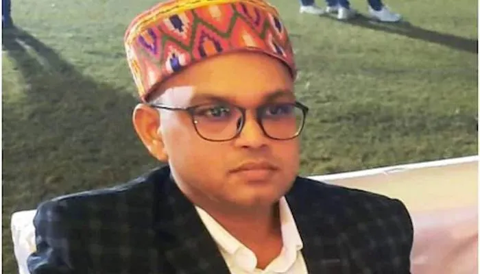 इटावा: घरेलू कलह के चलते डॉक्टर ने लगाई फांसी, व्‍हाट्सएप पर स्‍टाफ को मैसेज लिखा ‘अब दुनिया छोड़कर जा रहा हूं…’