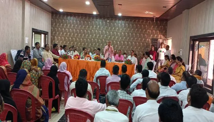 योजनाओं का लाभ जनता तक पहुंचाएं प्रधान और क्षेत्र पंचायत सदस्य: अंगद सिंह