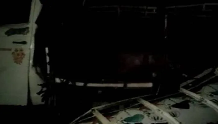 बाराबंकी: नई बहू के आगमन पर तमाशा दिखाने आई गाड़ी में विस्फोट, एक की मौत, दो घायल