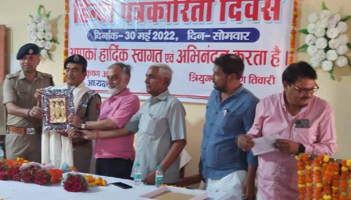 पत्रकार होता है समाज का आईना: आईजी