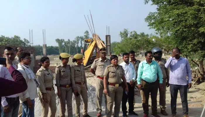 बाराबंकी: तहसील प्रशासन ने तालाब और नवीन परती भूमि से हटाया गया अवैध कब्जा