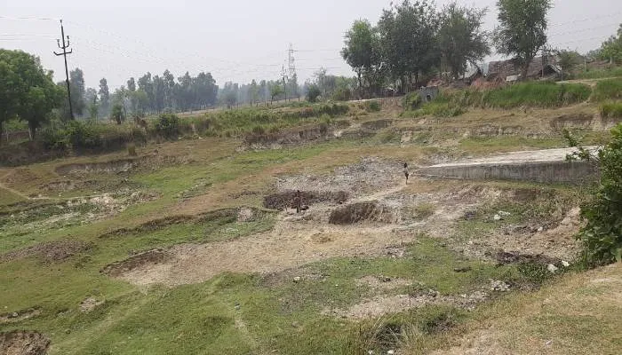 बाराबंकी: तालाबों में पानी की एक बूंद भी नहीं, कागजों पर सब लबालब, नहीं दिखा मंत्री के आदेश का असर