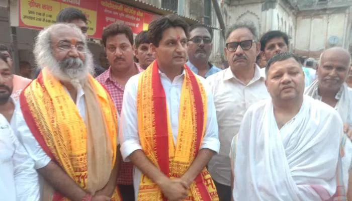 अयोध्या: कांग्रेस नेता प्रमोद कृष्णम व दीपेंद्र हुड्डा ने लिया रामलला का आशीर्वाद, कहा- ताजमहल व कुतुबमीनार हिंदुओं को दे सरकार