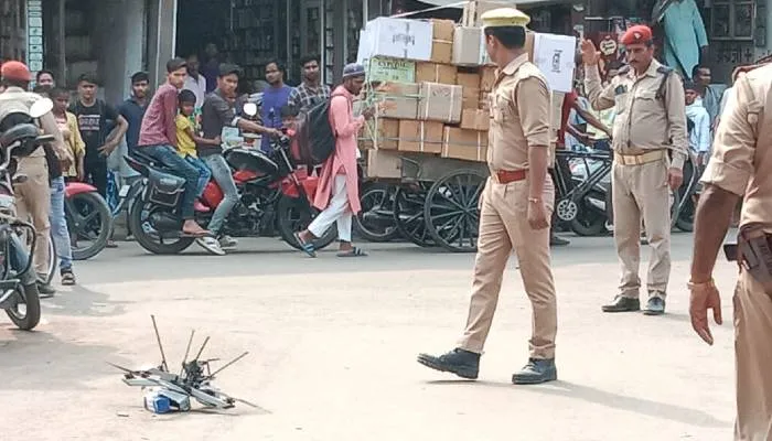 बहराइच: तार से टकराकर गिरा ड्रोन, बाल-बाल बचा सीओ का चालक