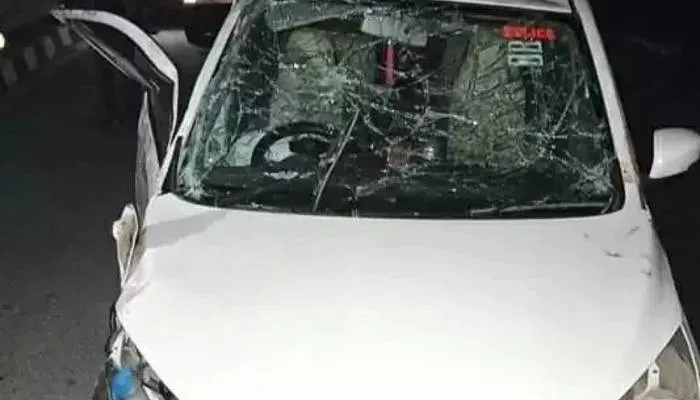 लखनऊ-आगरा एक्सप्रेस-वे पर डिवाइडर से टकराई कार, सीबीआई के हेड कांस्टेबल की मौत