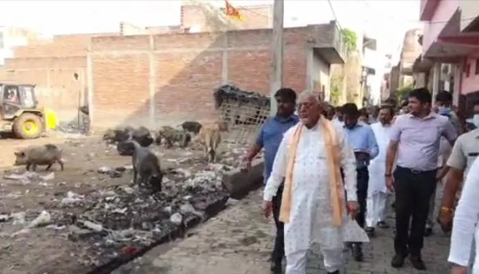 हरदोई: गंदगी देख मंत्री का पारा हुआ हाई, बोले- अस्पताल है या कूड़ादान