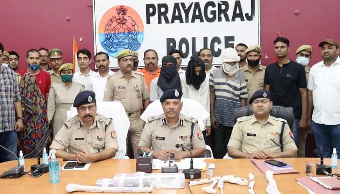 प्रयागराज सामूहिक हत्याकांड के आरोपी डकैत लाशों के साथ करते थे रेप, पूछताछ में किया खुलासा
