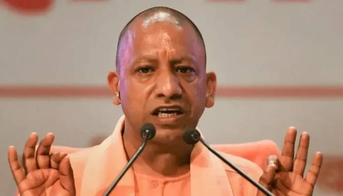 झांसी: अधिकारियों के साथ बैठक में बोले सीएम योगी- बुंदेलखंड की सभी योजनाओं की हो नियमित समीक्षा