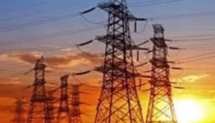 हरदोई: बिजली की चोरी करते पकड़ा गया लाखों का बकाएदार