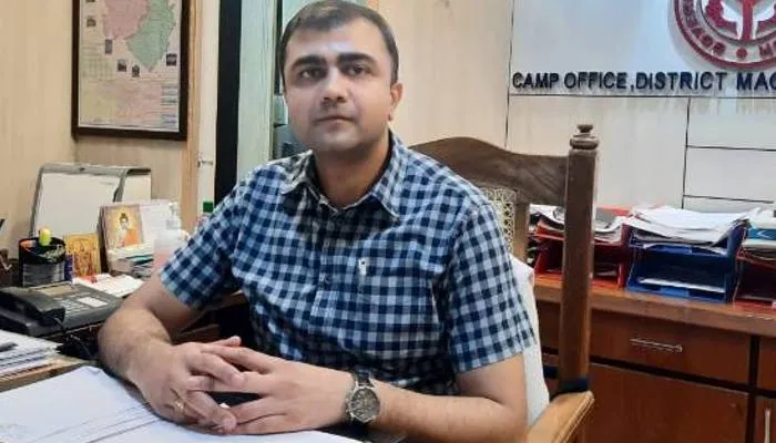 लखनऊ: अहिमामऊ जमीन घोटाले में जिलाधिकारी ने की बड़ी कार्रवाई, तहसीलदार समेत सरोजनीनगर तहसील के सभी कर्मचारियों को हटाया