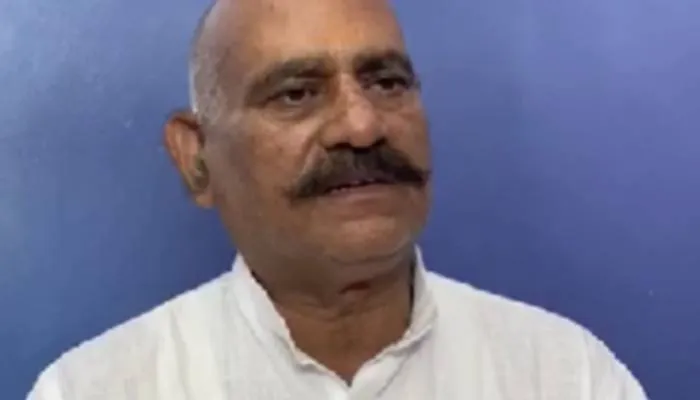 बाहुबली विजय मिश्रा के खिलाफ एक्शन, करीबियों के खाते में जमा 1.28 करोड़ जब्त