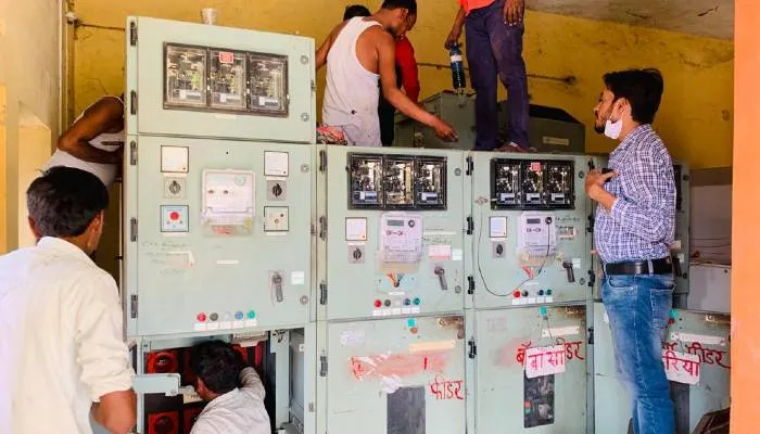 बाराबंकी: बिगड़ा मौसम, आंधी के साथ हुई बूंदाबांदी, 200 गांव की बिजली गुल