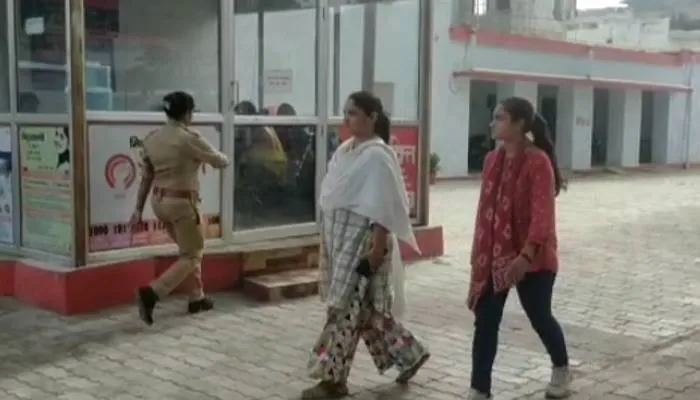 रायबरेली: दिनदहाड़े महिला दरोगा से पांच लाख की लूट, बाइक सवार लुटेरों ने दिया घटना को अंजाम