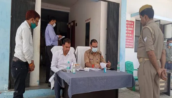 सीतापुर: थाना समाधान दिवस पर डीएम व एसपी ने औचक निरीक्षण कर मातहतों के कसे पेंच, दिये यह निर्देश