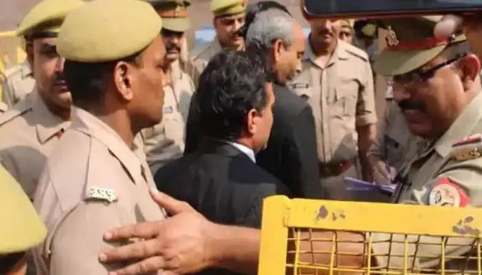 वाराणसी: मस्जिद पक्षकारों के विरोध के बाद ज्ञानवापी परिसर में रुका वीडियोग्राफी का काम