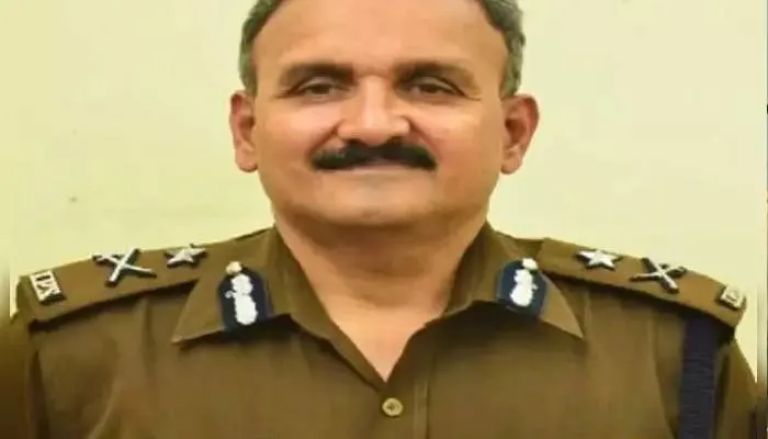 लखनऊ: पुलिस से अभद्रता करना अब दबंगों को पड़ेगा भारी, पुलिस महानिदेशक ने दिये कठोर कार्रवाई के निर्देश