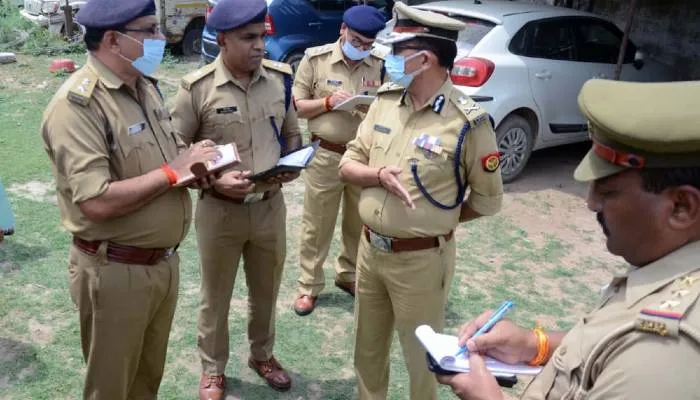 सीतापुर: एडीजी ने कोतवाली नगर का किया निरीक्षण, सवालों के जवाब में फंसे कोतवाल को लगाई फटकार