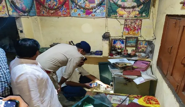 अमरोहा : दिनदहाड़े सर्राफा व्यापारी को बंधक बनाकर लूटे 20 लाख के आभूषण, जांच में जुटी पुलिस