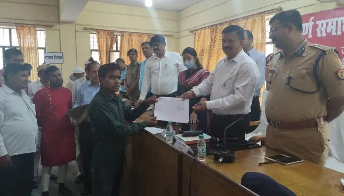 बहराइच: सम्पूर्ण समाधान दिवस से गैरहाजिर रहे एक्सईएन का डीएम ने रोका वेतन