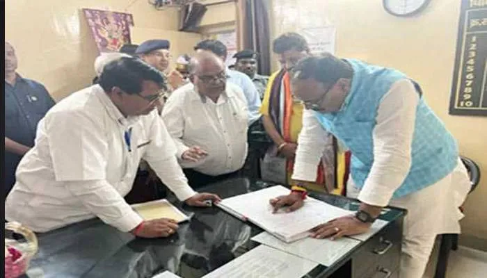 आगरा: उप मुख्यमंत्री ब्रजेश पाठक ने किया एसएन मेडिकल कॉलेज औचक निरीक्षण, कॉलेज प्रशासन में हड़कंप