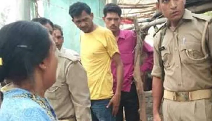 फर्रुखाबाद: जमीनी रंजिश में दबंगों ने की बेटे की गला रेतकर हत्या, पिता मरणासन्न और मां गंभीर