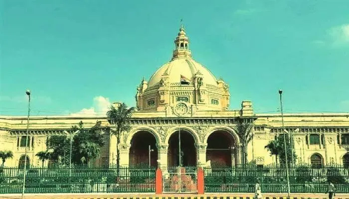 यूपी: राज्यपाल के अभिभाषण के बीच विधान भवन की बिजली हो गई गुल, इंजीनियर समेत 3 सस्पेंड, एक बर्खास्त