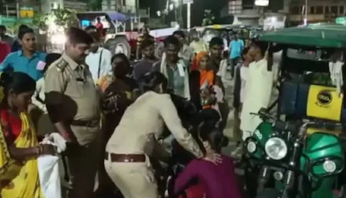 उन्नाव: बेटे पर लगा नाबालिग से दुष्कर्म का आरोप तो थाने में पहुंचकर मां ने किया आत्मदाह का प्रयास