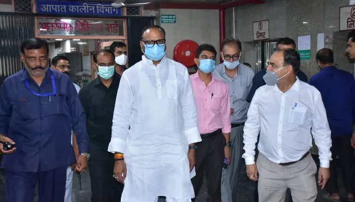उप मुख्यमंत्री ब्रजेश पाठक ने किया सिविल अस्पताल का औचक निरीक्षण, जाना मरीजों का हाल
