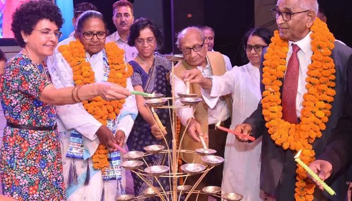 लखनऊ: सीएमएस में हुआ ‘शिक्षक धन्यवाद समारोह’ का आयोजन, माध्यमिक शिक्षा मंत्री ने किया शिक्षकों को सम्मानित