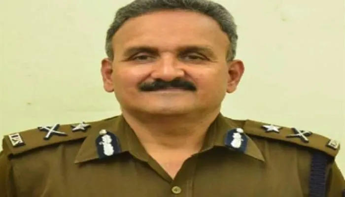 आईपीएस डीएस चौहान बने यूपी के कार्यवाहक डीजीपी, अवनीश अवस्थी ने दी जानकारी