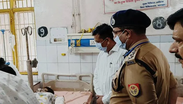 बहराइच: कर्नाटक के मुख्यमंत्री ने अस्पताल में भर्ती घायल मरीजों से की वार्ता, हवाई जहाज से भेजे जाएंगे शव