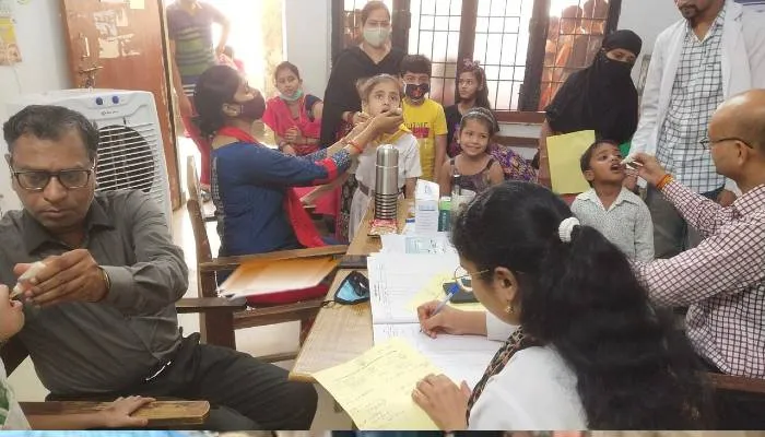 लखनऊ: बच्चों में रोग प्रतिरोधक क्षमता बढ़ाने के लिये पिलाई गई स्वर्णप्राशन की खुराक