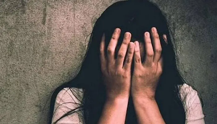 लखनऊ: सहकर्मी ही महिलाओं के रिश्तों को कर रहे दागदार, प्रेमजाल में फंसाकर बना रहे हवस का शिकार