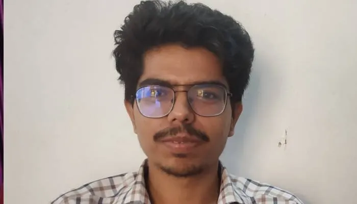 गोरखपुर: कड़ी मेहनत से तय किया सफलता का सफर, लेखपाल बना IAS अफसर