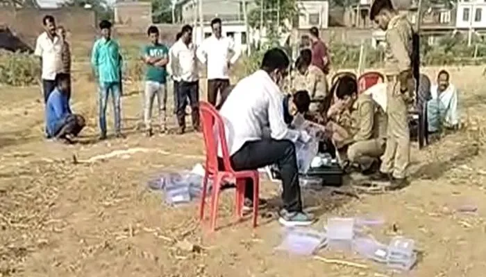 जालौन में मां-बेटे को बंधक बनाकर लाखों की डकैती, एक कुंतल चांदी व एक किलो सोना लूट ले गए बदमाश