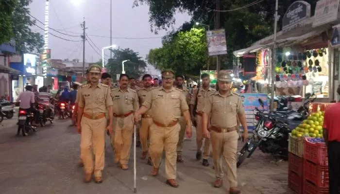बहराइच: चार्ज लेते ही सड़क पर उतरे कोतवाल, पुलिस कर्मियों संग किया गश्त