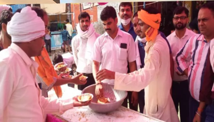 रायबरेली: जेठ माह के पहले मंगल पर हनुमान भक्ति में डूबे लोग, जगह-जगह हुआ भंडारा