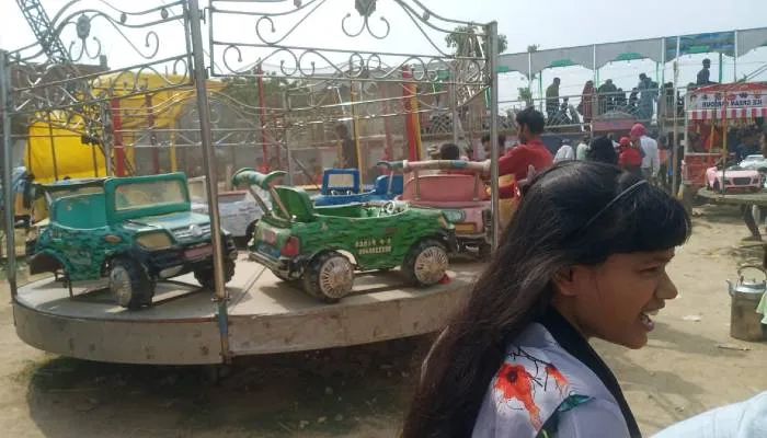 गोरखपुर: बाले मियां मेले के दूसरे रविवार को अकीदतमंदों की उमड़ी भीड़