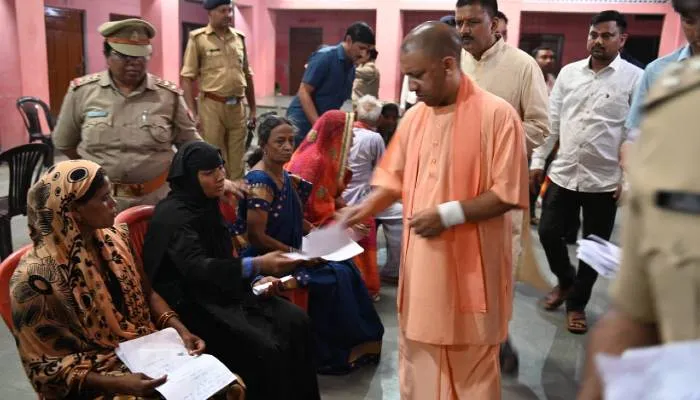 गोरखपुर: मुख्यमंत्री योगी से बोला बीएसएफ जवान- मेरी हत्या कराकर…मेरी नौकरी हथियाना चाहता है बेटा