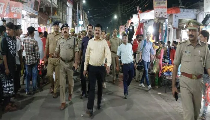 बहराइच: ईद को लेकर नगर क्षेत्र में डीएम और एसपी ने किया भ्रमण, जांची सुरक्षा व्यवस्था